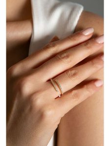 Lodie Silver Srebrny pierścionek z cyrkoniami rozmiar: onesize. Szare pierścionki Lodie Silver, z cyrkonią, srebrne. Za 63,95 zł.