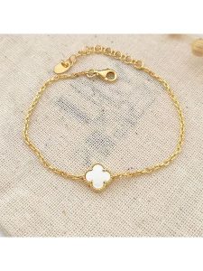 Miu Silver Pozłacana bransoletka z masą perłową rozmiar: onesize. Białe bransoletki Miu Silver, z perłą, pozłacane. Za 117,45 zł.