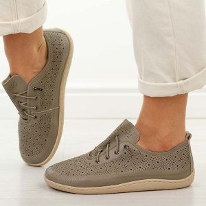 Szare skórzane półbuty damskie barefoot M.Daszyński Ol38-7. Szare półbuty M.Daszyński, na jesień, bez wzorów, z jeansu, bez obcasa, na płaskiej podeszwie, bez zapięcia. W wyprzedaży za 206,10 zł.