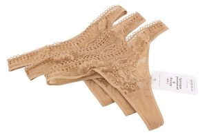 Scandale Le String Sensual-nude T17 3x stringi z koronką, beżowe. Brązowe stringi Erima, bez wzorów, z bawełny. Za 267,99 zł.