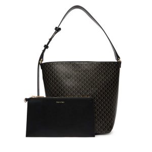 Torebka Calvin Klein. Czarne torebki klasyczne Calvin Klein, bez wzorów, bez dodatków. Za 529,99 zł.
