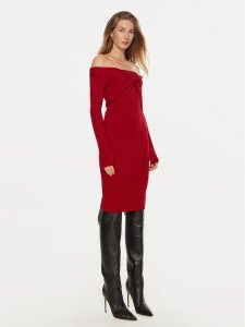 Guess Sukienka koktajlowa Milana W4BK26 Z2V42 Czerwony Slim Fit. Czerwone kombinezony Guess, l, z aplikacjami, z syntetyku, wizytowe, bez kołnierzyka, bez ramiączek. Za 299,99 zł.