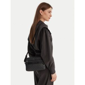 Torebka MICHAEL Michael Kors. Czarne torebki klasyczne MICHAEL Michael Kors, bez wzorów, bez dodatków. Za 693,99 zł.