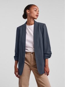 Pieces Marynarka 17090996 Granatowy Regular Fit. Niebieskie marynarki i żakiety Pieces, xs, bez wzorów, z syntetyku. Za 129,99 zł.