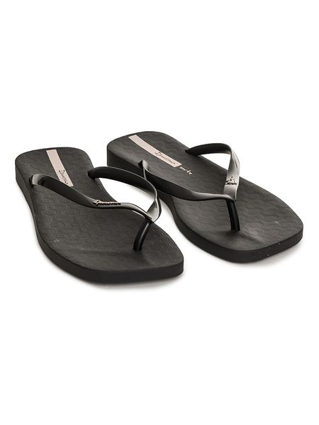 Ipanema Japonki w kolorze czarnym rozmiar: 37. Czarne klapki Ipanema, bez wzorów, z otwartym noskiem, bez obcasa. Za 61,02 zł.