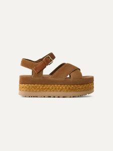 UGG Skórzane sandały "Aubrey" w kolorze jasnobrązowym rozmiar: 37. Brązowe sandały Ugg, bez wzorów, ze skóry, z otwartym noskiem, bez obcasa, na koturnie, bez zapięcia. Za 527,10 zł.