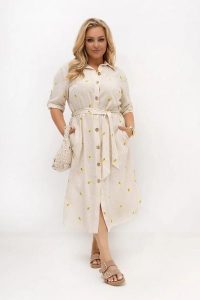 Beżowa sukienka koszulowa w cytrynki Lemone z paskiem – bawełna i len OVERSIZE PLUS SIZE LATO. Brązowe sukienki Moda Size Plus Iwanek, do pracy, na lato, plus size, bez wzorów, z bawełny, biznesowe, bez kołnierzyka, plus size, bez ramiączek, midi, dopasowane. Za 349,90 zł.