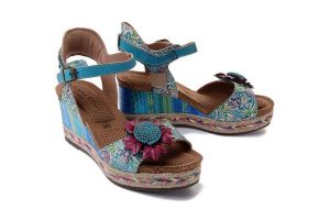LAURA VITA FACYO 06 CX1198-6 turquoise, sandały damskie. Sandały LAURA VITA, bez wzorów, ze skóry, bez obcasa, na koturnie, bez zapięcia. Za 384,90 zł.
