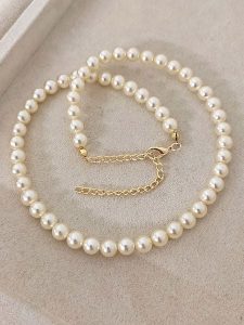Luja Bijoux Naszyjnik perłowy - dł. 42 cm rozmiar: onesize. Białe naszyjniki Luja Bijoux, z perłą, pozłacane. Za 57,06 zł.