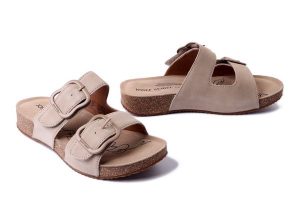 JOSEF SEIBEL 78564 380 200 Tonga 64 beige, klapki damskie. Brązowe klapki Josef Seibel, bez wzorów, ze skóry, bez obcasa. Za 279,92 zł.