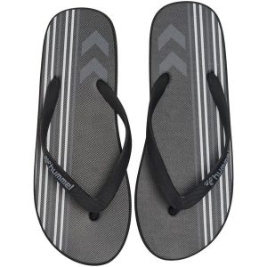 Klapki z wieloma paskami Hummel. Czarne klapki Hummel, bez wzorów, bez obcasa. Za 124,50 zł.