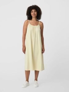 Les Lunes Sukienka "Maviee" w kolorze żółtym rozmiar: XXL. Żółte sukienki Les Lunes, xxl, bez wzorów, z lyocellu, bez kołnierzyka, bez ramiączek, midi. Za 165,99 zł.