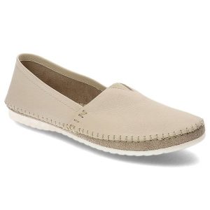 Beżowe Półbuty Armodo Skórzane Wygodne Buty. Brązowe półbuty Armodo, bez wzorów, ze skóry, bez obcasa, bez zapięcia. Za 249,00 zł.