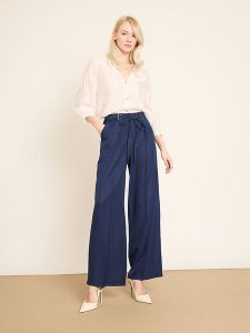 BGN Spodnie w kolorze granatowym rozmiar: 40. Niebieskie spodnie z wysokim stanem BGN, bez wzorów, z materiału, z podwyższonym stanem. Za 130,99 zł.