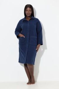 Damskie Szlafrok polarowy stójka zamek błyskawiczny z recyklingu. Niebieskie szlafroki Ulla Popken, plus size, bez wzorów, z materiału, plus size, bez kaptura. Za 279,99 zł.
