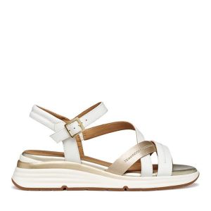 Sandały Geox. Brązowe sandały Geox, bez wzorów, bez obcasa, na koturnie, bez zapięcia. Za 419,99 zł.