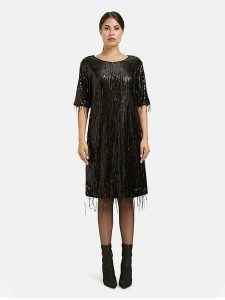 Milano Italy Sukienka cekinowa w kolorze czarnym rozmiar: 42. Czarne sukienki Milano Italy, na co dzień, bez wzorów, bez kołnierzyka, bez ramiączek, midi, proste. Za 260,99 zł.