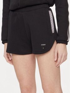 Guess Szorty materiałowe Kiara V4GD16 FL04P Czarny Regular Fit. Czarne szorty Guess, z aplikacjami, z materiału. Za 259,99 zł.