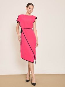 BGN Sukienka w kolorze różowym rozmiar: 38. Różowe sukienki BGN, na co dzień, z aplikacjami, bez kołnierzyka, bez ramiączek, midi, proste. Za 143,99 zł.