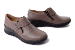 HELIOS KOMFORT 640S khaki, półbuty damskie. Brązowe półbuty HELIOS KOMFORT, bez wzorów, ze skóry, bez obcasa, na koturnie, bez zapięcia. Za 213,43 zł.
