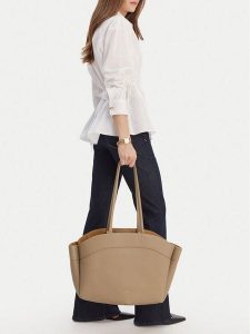 GINO ROSSI Torebka C-LDA8548 Beżowy. Brązowe shopper bag Gino Rossi, bez wzorów, z materiału, bez dodatków. Za 279,99 zł.