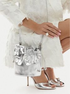 GINO ROSSI Torebka EO-ROSE-LA224-19454 Srebrny. Szare torebki klasyczne Gino Rossi, bez wzorów, ze skóry, bez dodatków. Za 299,99 zł.