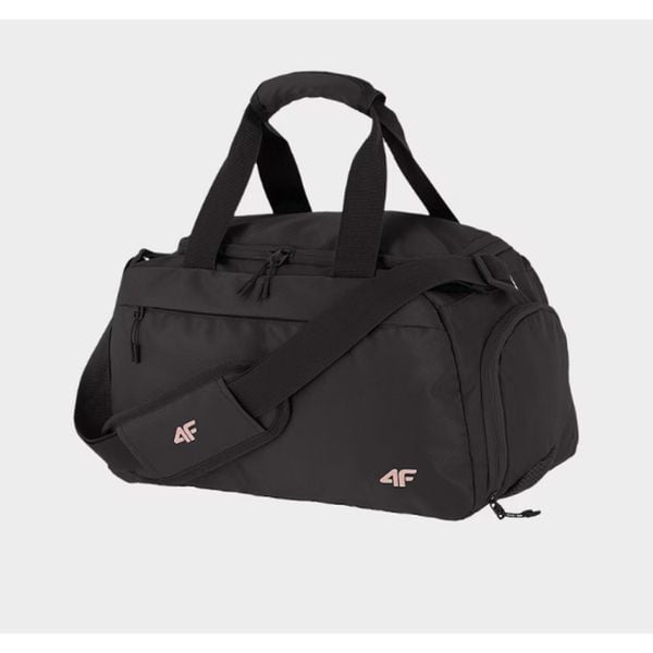 Torba sportowa 4F. Czarne torby podróżne i sportowe 4f, bez wzorów. Za 150,99 zł.