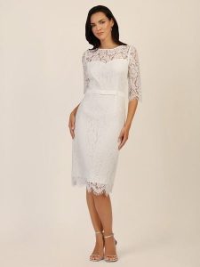 APART Sukienka w kolorze kremowym rozmiar: 38. Brązowe sukienki Apart, bez wzorów, z koronki, bez kołnierzyka, bez ramiączek, midi. Za 295,99 zł.