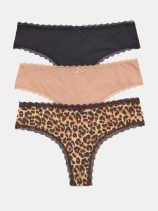 Stringi z koronką 3 pack - wielobarwny. Stringi Sinsay, bez wzorów, z koronki. Za 25,99 zł.