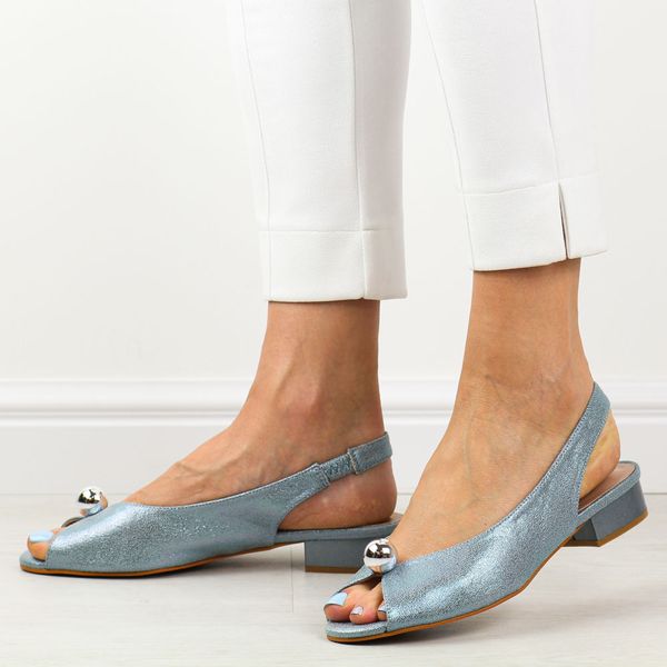 Niebieskie satynowe sandały damskie na obcasie T.Sokolski L26-136s. Niebieskie sandały Sokolski, bez wzorów, z satyny, bez obcasa, na obcasie, bez zapięcia. Za 179,00 zł.