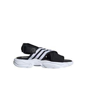 Sandały Kobieta Adidas Magmur czarny. Czarne sandały ADIDAS, bez wzorów, bez obcasa, bez zapięcia. Za 224,60 zł.
