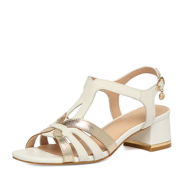 Sandały Lasocki. Białe sandały Lasocki, bez wzorów, bez obcasa, na słupku, bez zapięcia. Za 199,99 zł.