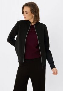 Bluza ze stójką B-YASMIN. Czarne bluzy Volcano, l, bez wzorów, z bawełny, bez kaptura. Za 169,99 zł.