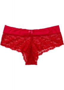 Figi panty z subtelnej koronki. Czerwone figi bonprix, bez wzorów, z bawełny. Za 44,99 zł.