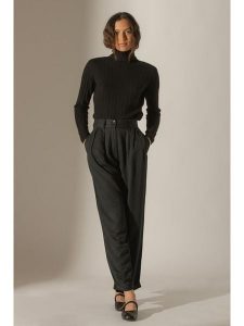 Perfect Cashmere Kaszmirowy golf w kolorze czarnym rozmiar: M. Czarne golfy Perfect Cashmere, bez wzorów, z kaszmiru. Za 478,99 zł.