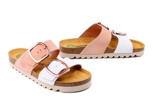 DR. BRINKMANN 700924-42 rosa, klapki damskie. Czerwone klapki Dr. Brinkmann, bez wzorów, ze skóry, bez obcasa. Za 329,90 zł.