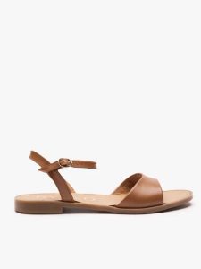 Rude płaskie sandały. Brązowe sandały Ryłko, bez wzorów, ze skóry, z okrągłym noskiem, bez obcasa, na płaskiej podeszwie, bez zapięcia. Za 299,99 zł.