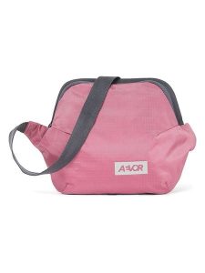 AEVOR Saszetka "Plus" w kolorze różowym - 22 x 15 x 5 cm rozmiar: onesize. Różowe nerki i saszetki AEVOR, bez wzorów, z materiału. Za 43,99 zł.