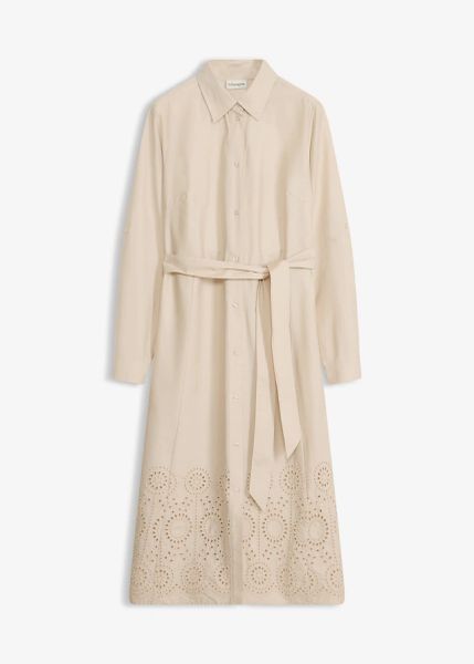 Sukienka szmizjerka z ażurowym haftem. Brązowe sukienki bonprix, w ażurowe wzory, eleganckie, bez kołnierzyka, bez ramiączek, szmizjerki. Za 99,99 zł.