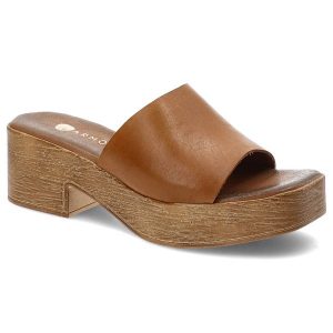 Brązowe Klapki Armodo Stylowe Obuwie Damskie. Brązowe klapki Armodo, z aplikacjami, bez obcasa, na obcasie. Za 209,00 zł.