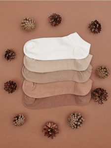 Skarpetki 5 pack - wielobarwny. Skarpetki Sinsay, bez wzorów. Za 12,99 zł.