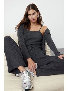 Trendyol 3-częściowy zestaw w kolorze antracytowym rozmiar: L. Czarne kardigany Trendyol. Za 100,99 zł.