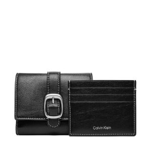 Portfel Calvin Klein. Czarne portfele Calvin Klein, bez wzorów. Za 369,99 zł.