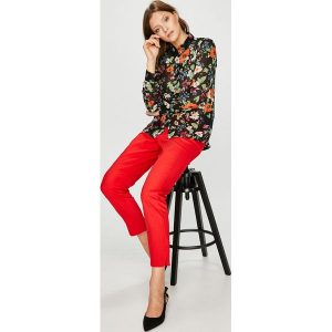Vero Moda - Spodnie. Rurki marki Vero Moda. W wyprzedaży za 89,90 zł.