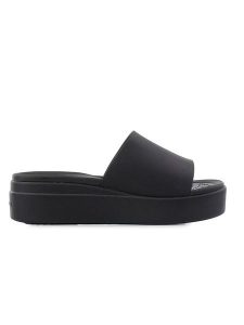Crocs Klapki "Brooklyn" w kolorze czarnym rozmiar: 37/38. Czarne klapki Crocs, bez wzorów, z otwartym noskiem, bez obcasa, na platformie. Za 162,49 zł.