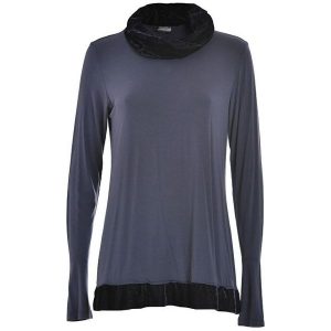 Deha Koszulka T Wysokim Kołnierzem L / S, T-Shirt d63470 Fioletowy Winogron (Rozmiar L). Bluzki marki Deha. W wyprzedaży za 129,00 zł.