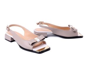 BOCCATO G734 313 16-04 beżowy, sandały damskie. Brązowe sandały Boccato, bez wzorów, z gumy, bez obcasa, na obcasie, bez zapięcia. Za 331,41 zł.