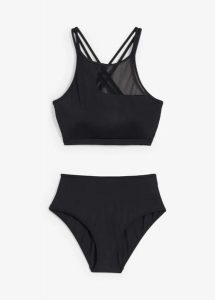 Bikini bustier (2 części). Czarne bikini bonprix, bez wzorów. Za 117,99 zł.