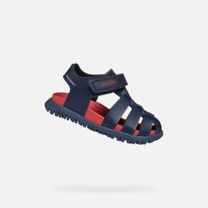 Sandały Geox Model B Sandal Fusbetto Bo Kolor Niebieski. Niebieskie sandały Geox, bez wzorów, z tkaniny, bez obcasa, bez zapięcia. Za 189,99 zł.