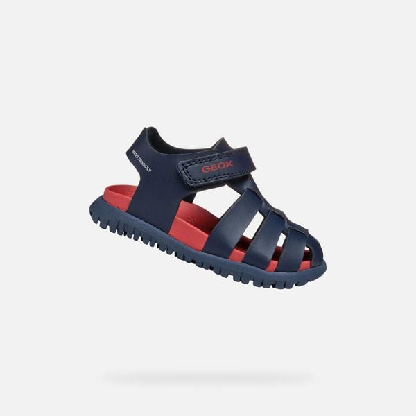 Sandały Geox Model B Sandal Fusbetto Bo Kolor Niebieski. Niebieskie sandały Geox, bez wzorów, z tkaniny, bez obcasa, bez zapięcia. W wyprzedaży za 169,99 zł.